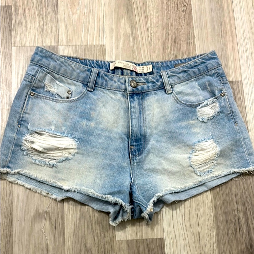 Zara trafaluc distressed denim shorts Cut-Off Style Jean Size 6
